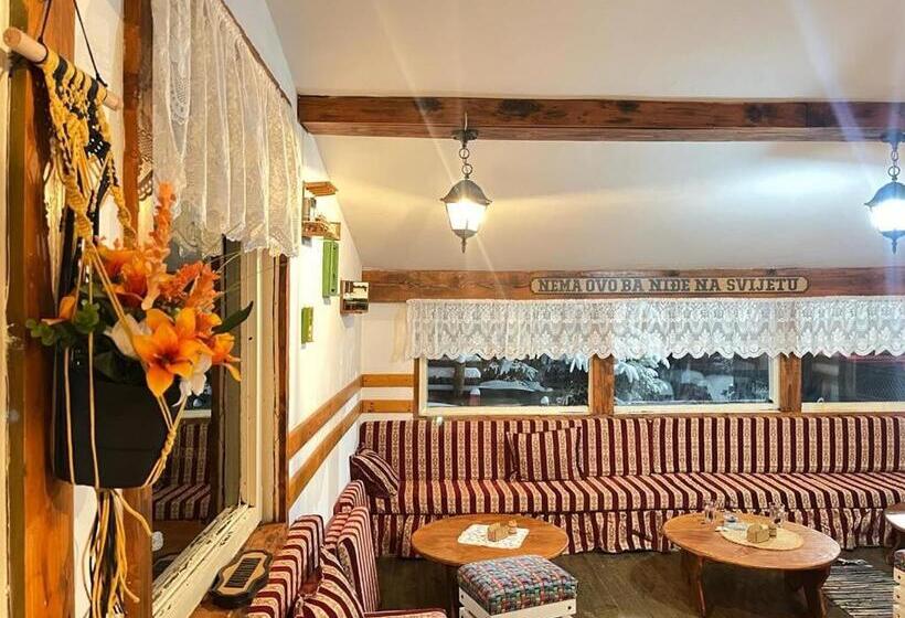 اتاق استاندارد چهارنفره با سرویس بهداشتی مشترک, Sarajevski Begluk