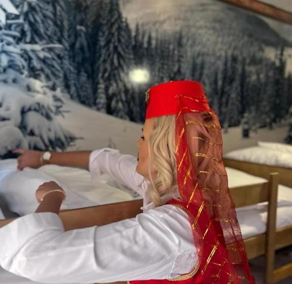 اتاق استاندارد چهارنفره با سرویس بهداشتی مشترک, Sarajevski Begluk