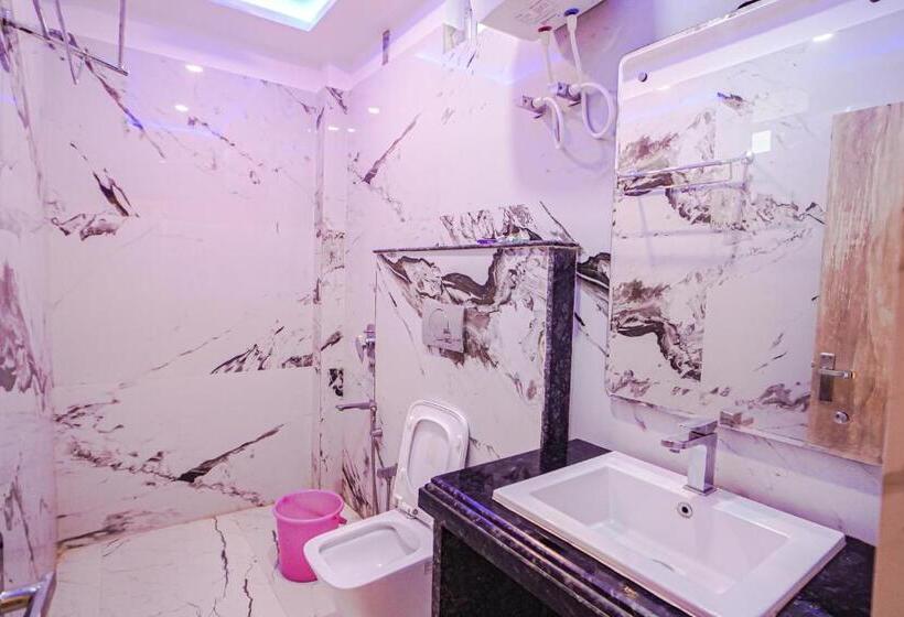 בונגלו משפחתי, Bombay Beach Resort