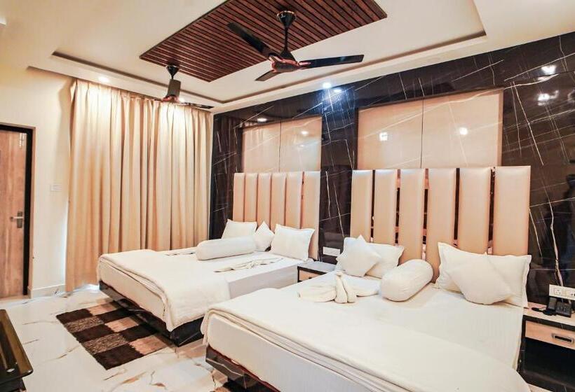 בונגלו משפחתי, Bombay Beach Resort