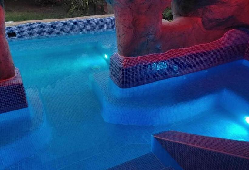 اتاق استاندارد سه تخته با چشمانداز باغ, El Castillo De Piedra