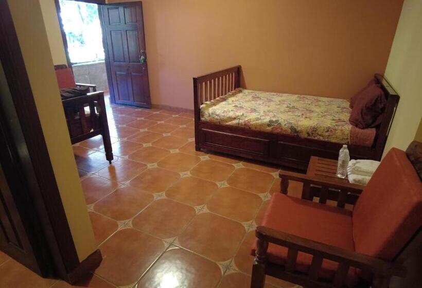 اتاق استاندارد سه تخته با چشمانداز باغ, El Castillo De Piedra