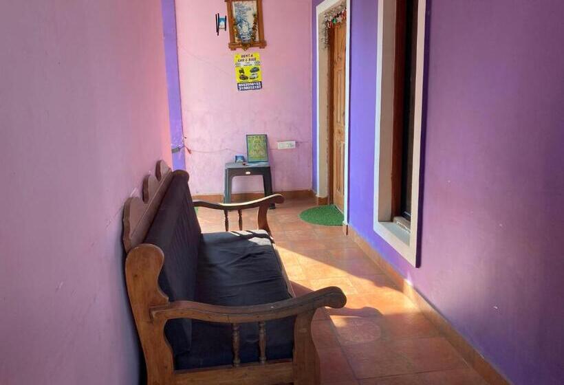 חדר קלאסי לשלושה, O Casa De Boho