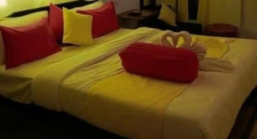 חדר קלאסי לשלושה, O Casa De Boho