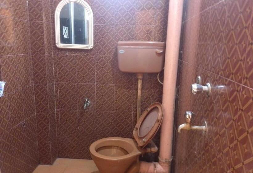 اتاق کلاسیک سه تخته, Oyo Flagship Sai Heritage Inn