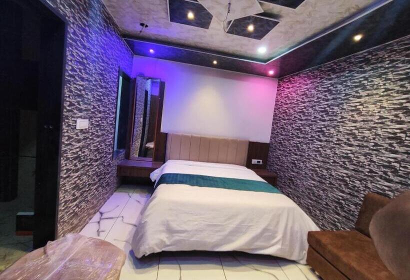 Quarto Basic, Pushpanjali Palace