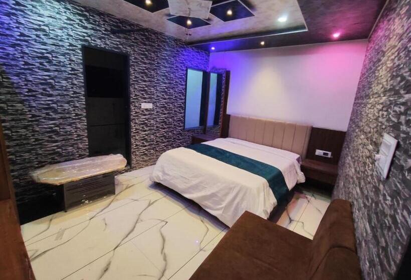 Quarto Basic, Pushpanjali Palace