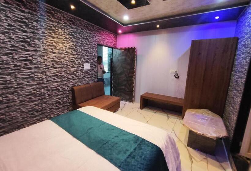 Quarto Basic, Pushpanjali Palace