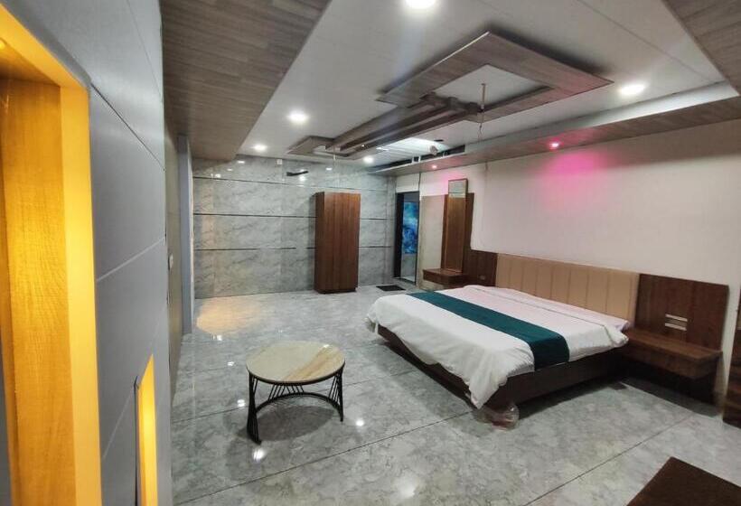 Quarto Deluxe Cama King, Pushpanjali Palace