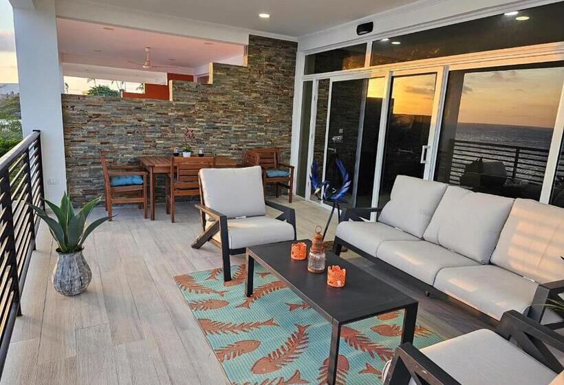 سوییت لوکس, Little Bit Of Heaven Water Edge