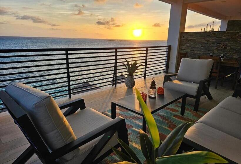 سوییت لوکس, Little Bit Of Heaven Water Edge