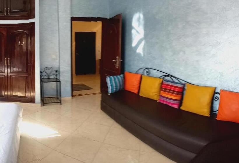 חדר דלוקס, Dawn Surf