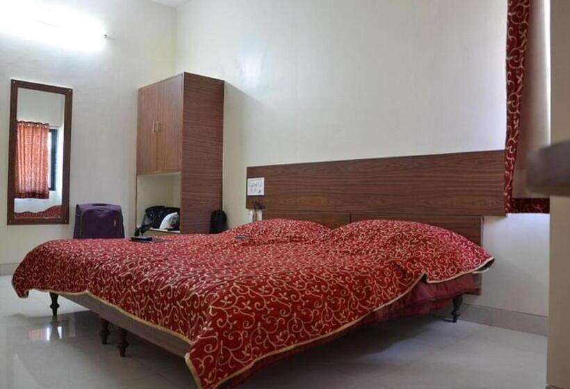 디럭스 룸, Gurjas Aurangabad