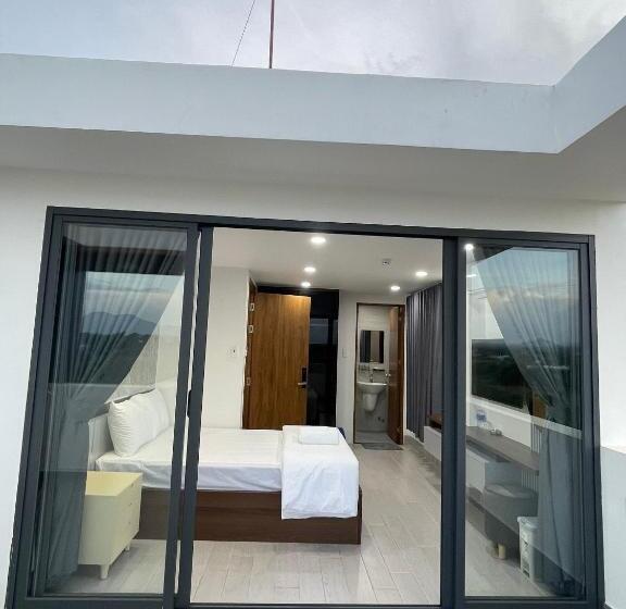 Deluxe Zimmer, Lagi Beach