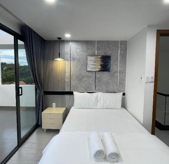 Deluxe Zimmer, Lagi Beach