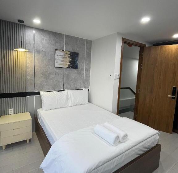 Deluxe Zimmer, Lagi Beach