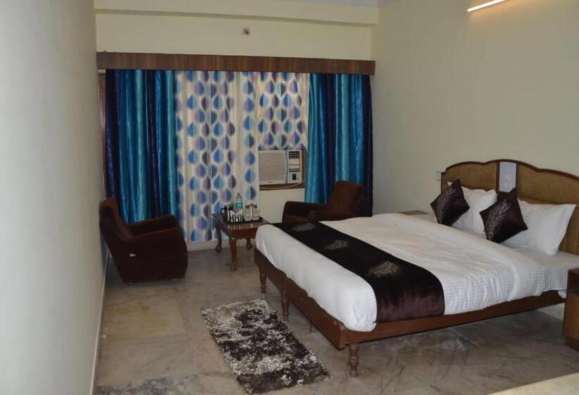 Quarto Deluxe, Vinayakam