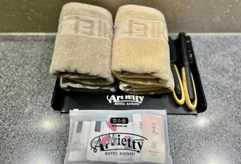 豪华房间, Arieti A