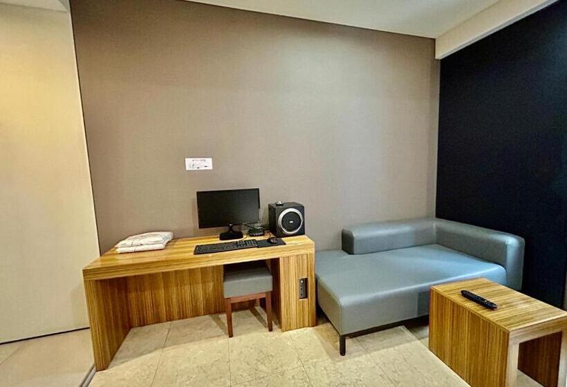 豪华房间, Arieti A