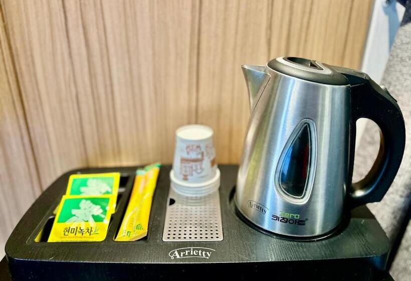 带露台的套间, Arieti A