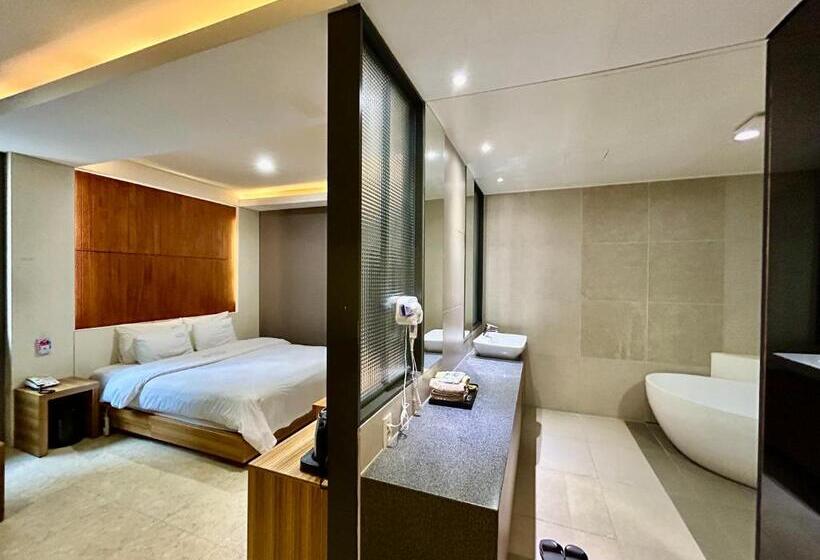 豪华房间, Arieti A