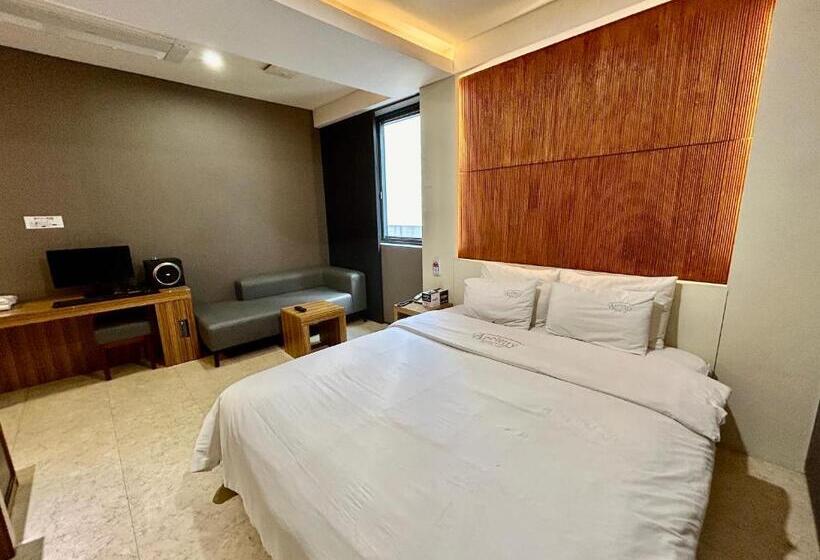 豪华房间, Arieti A