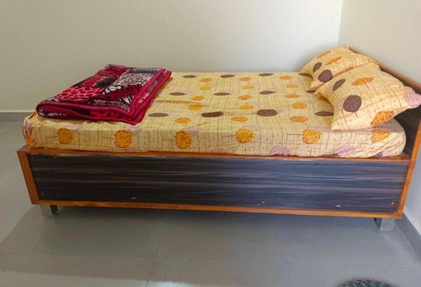 Трехместный Номер Классика, Oyo 8201 Hotel Samrat & Lodding