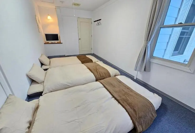 Economy Triple Room, White House ホワイト ハウス