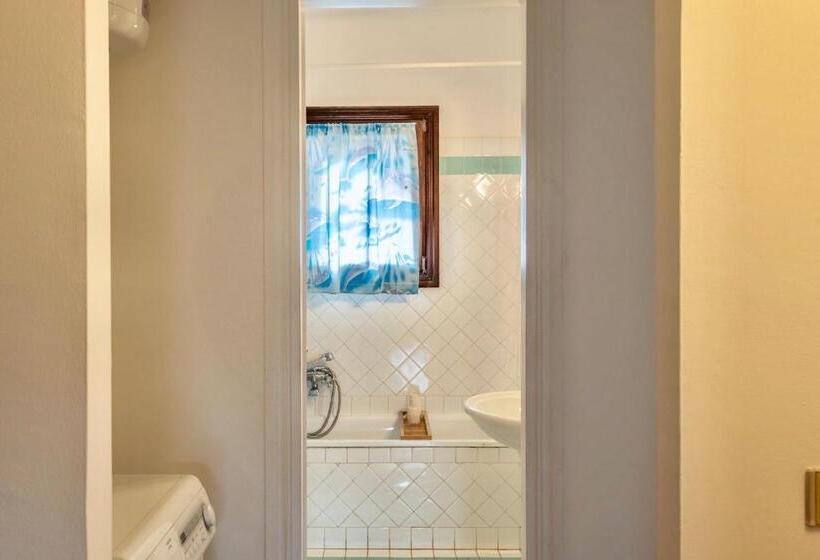 Villa 1 Quarto, Villas With Air Conditioning And Shared Pool, Just A Few Minutes From La Pelosa Beach