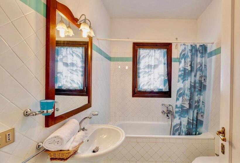 Villa 1 Quarto, Villas With Air Conditioning And Shared Pool, Just A Few Minutes From La Pelosa Beach