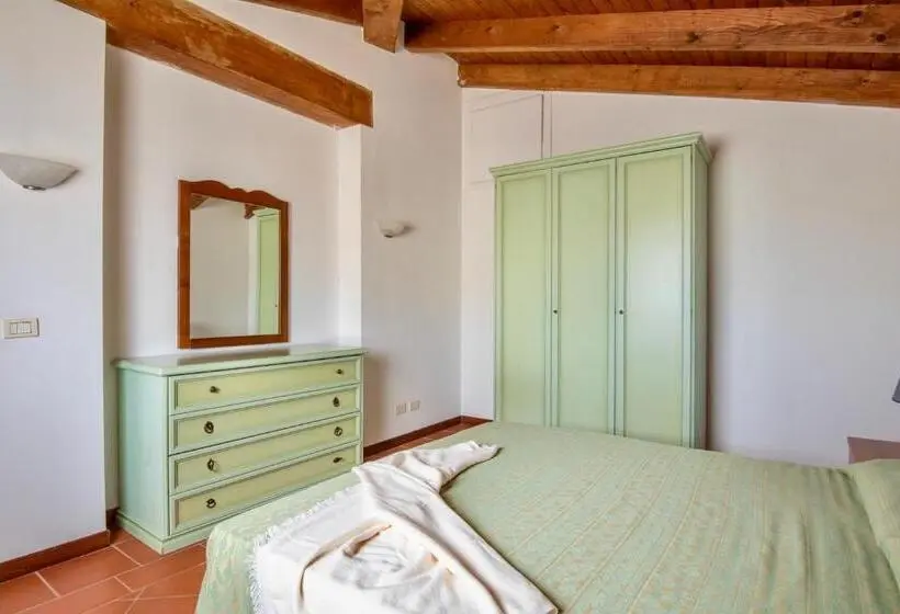 ツーベッドルーム　ヴィラ, Villas With Air Conditioning And Shared Pool, Just A Few Minutes From La Pelosa Beach