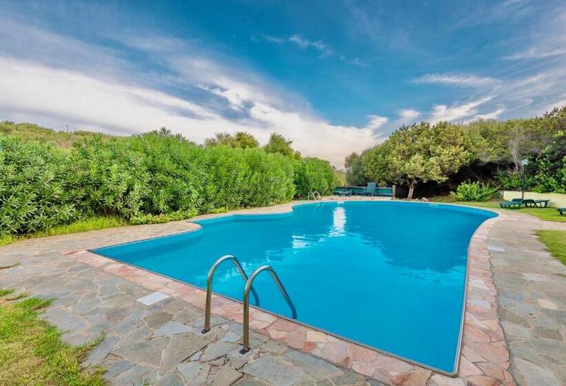 Villa 1 Quarto, Villas With Air Conditioning And Shared Pool, Just A Few Minutes From La Pelosa Beach