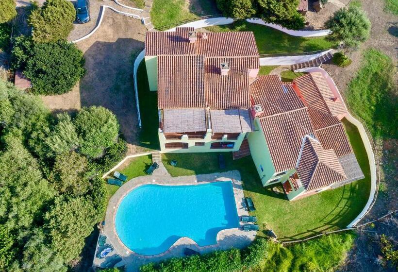 Villa 1 Quarto, Villas With Air Conditioning And Shared Pool, Just A Few Minutes From La Pelosa Beach