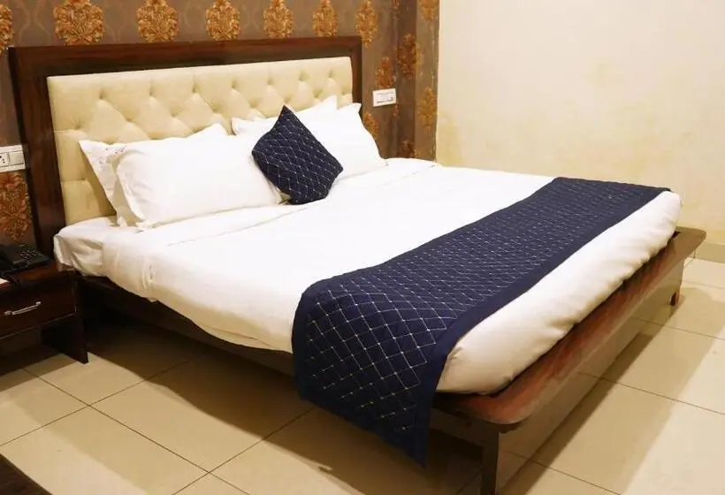 キングサイズベッドのデラックスルーム, Aa Hotels & Resorts Zirakpur