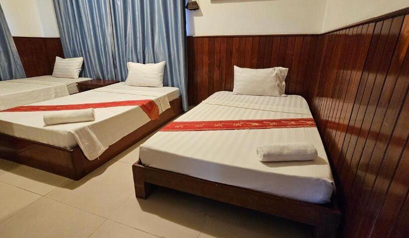 חדר סטנדרט לשלושה, Retro Quarter Mb