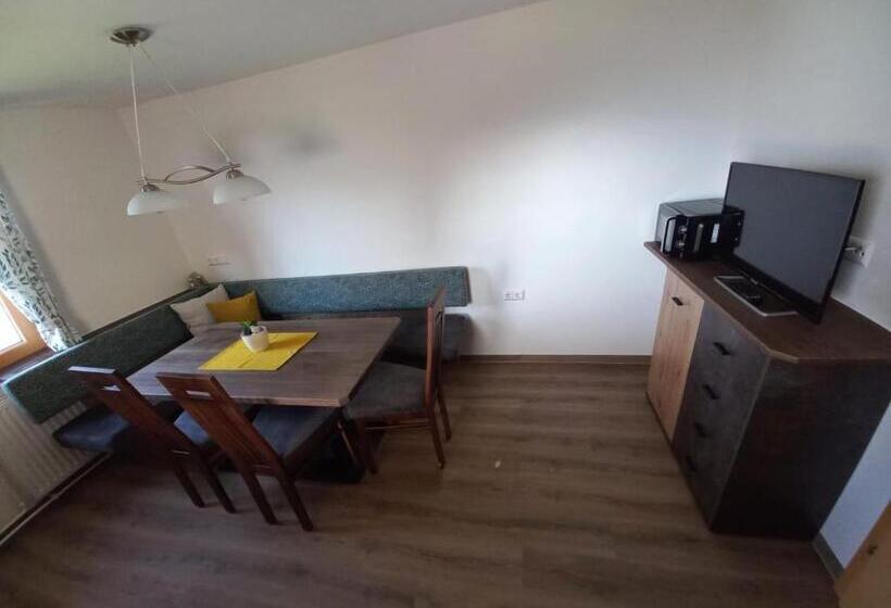 1 Sovrums Lägenhet, Waldherrhof