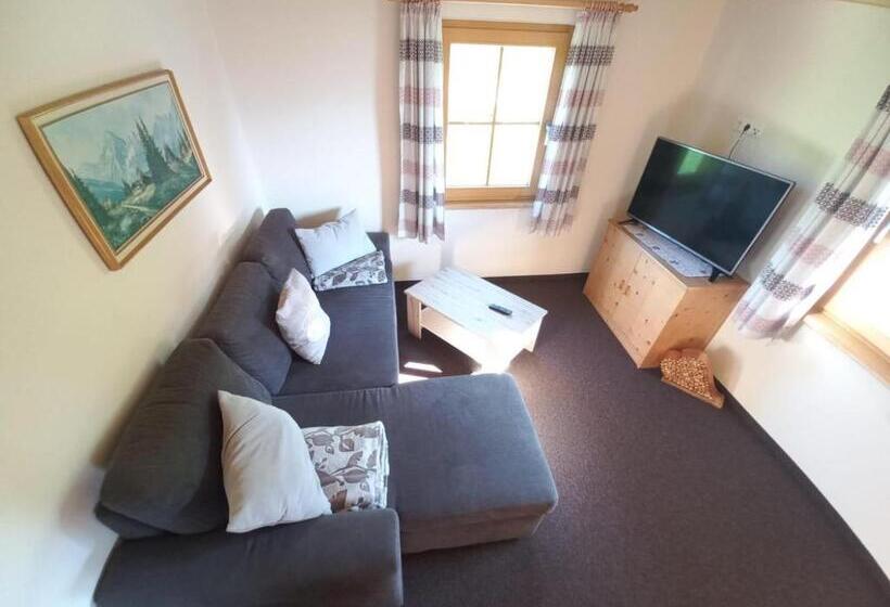 1 Sovrums Lägenhet, Waldherrhof