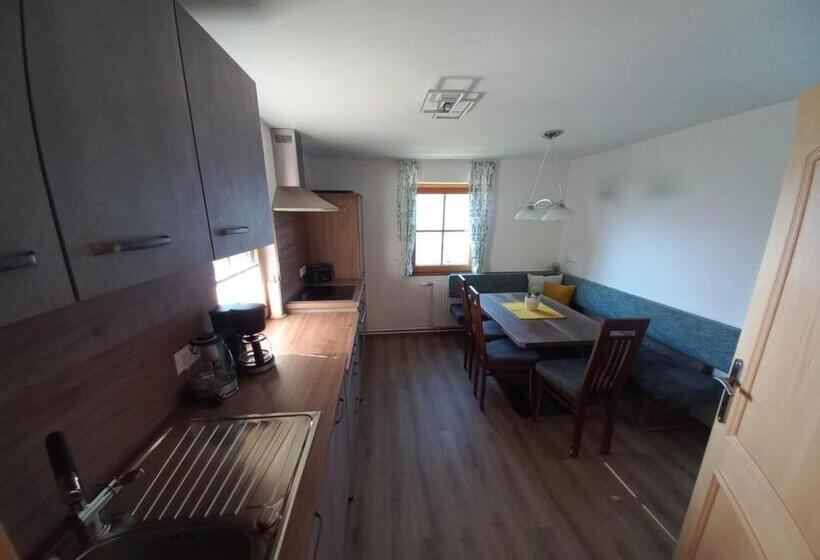 1 Sovrums Lägenhet, Waldherrhof