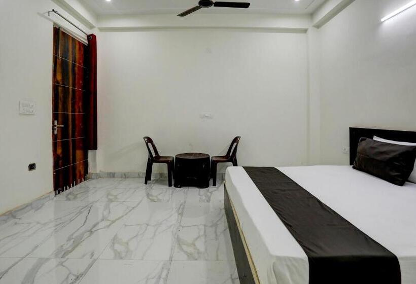 חדר קלאסי לשלושה, Oyo Hotel Diamond