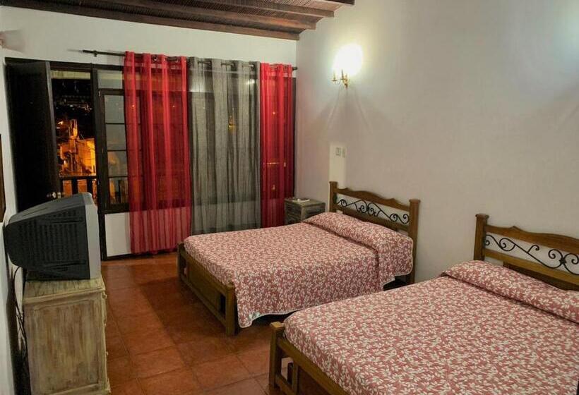 스탠다드 룸, De La Torre