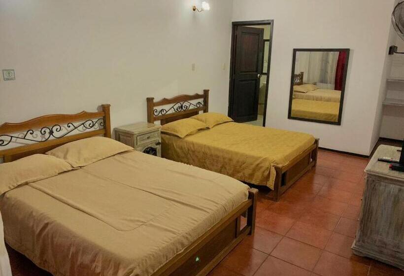 스탠다드 룸, De La Torre