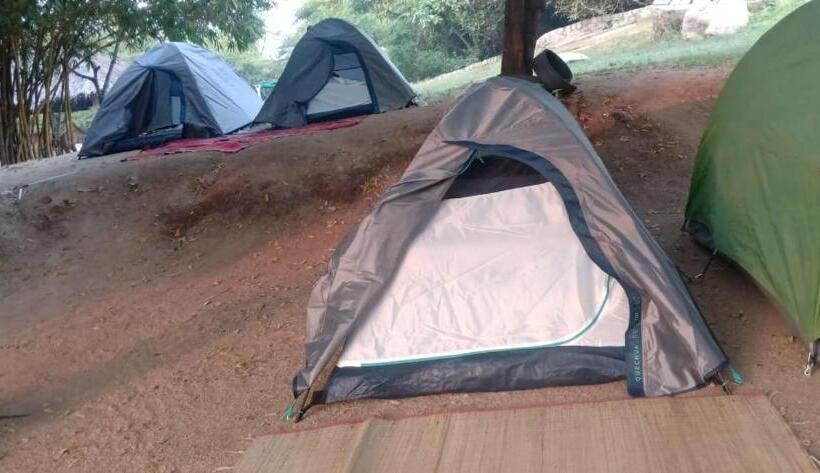 چادر با خدمات رفاهی استاندارد, Hidden Place