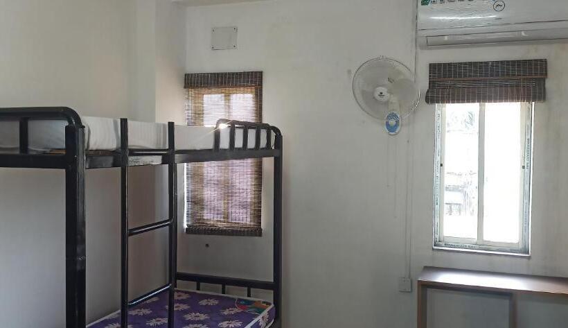 اتاق اکونومی, Travelers Hostel