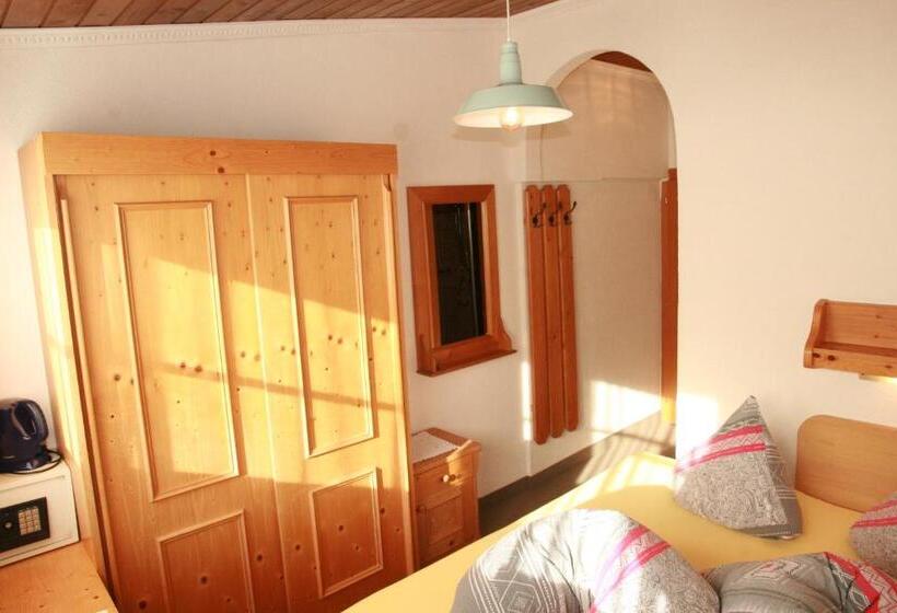 エコノミールーム, Das Edelweiss