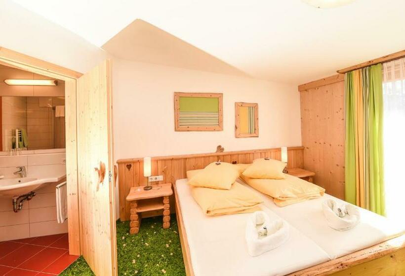 غرفة سوبيريور, Hartweger's