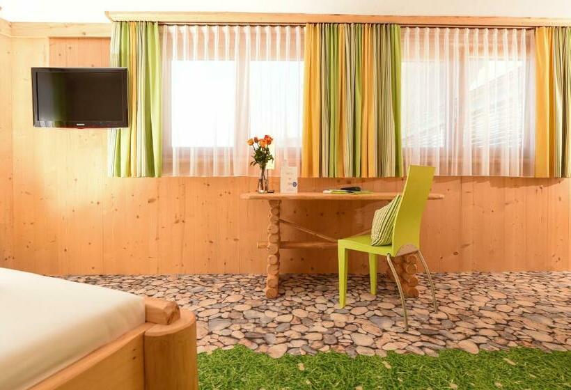 غرفة سوبيريور, Hartweger's