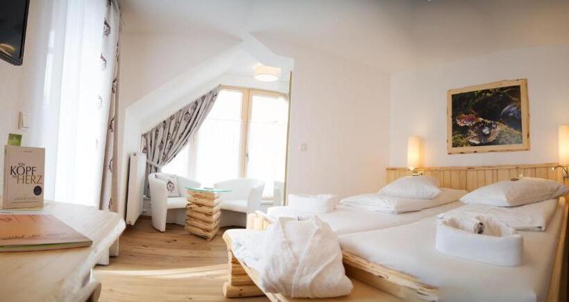 غرفة عائلية, Hartweger's