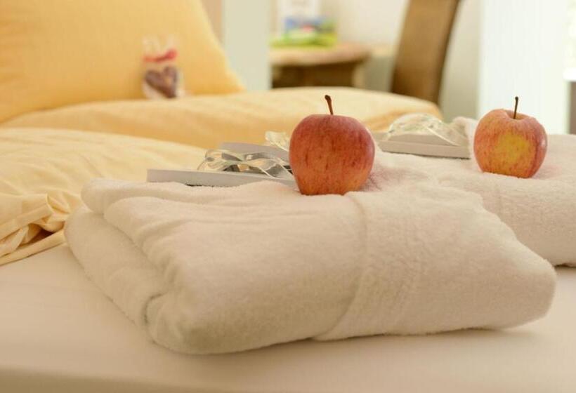 غرفة عائلية, Hartweger's