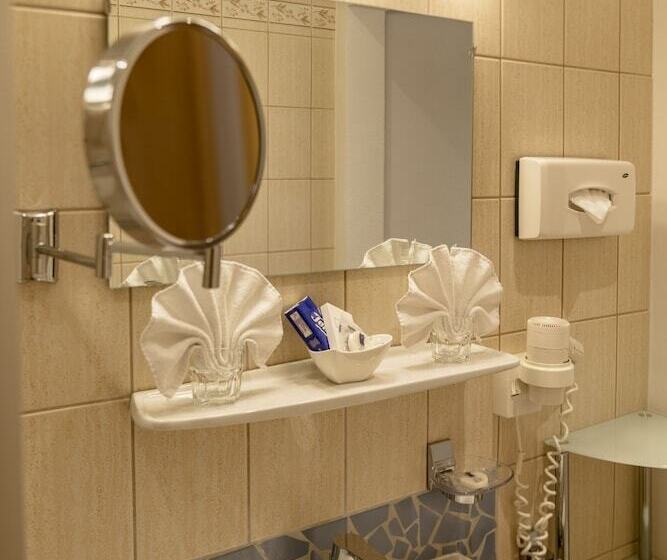 غرفة قياسية, Hartweger's