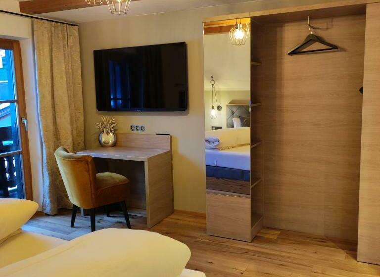 バルコニー付きスタンダードルーム, Post Garni